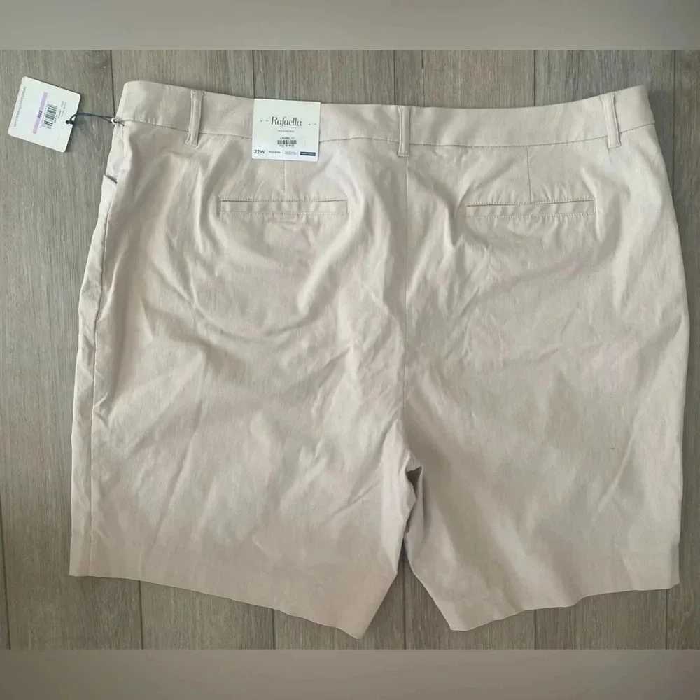 Rafaella Women's Low Rise Straight‎ Hip Modern Weekend Tan Stretch Shorts 22W